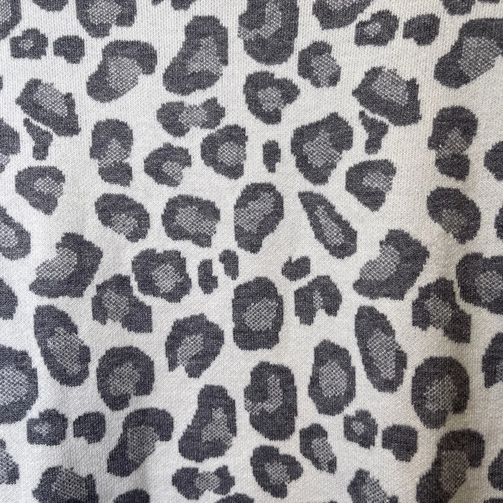 Tahari | Leopard Print Mock Neck Long Sleeve Boxy Cozy Soft Sweater - Picture 8 of 10
